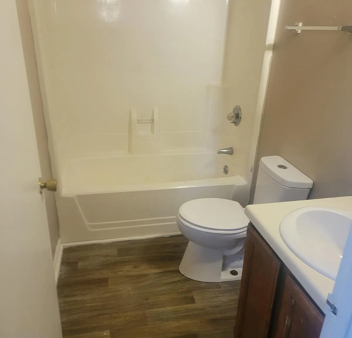 2 bed, 900 sqft, $1,300 — Photo 4