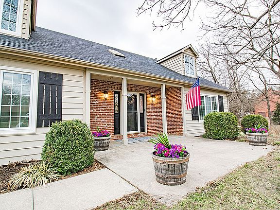 3rd image of 213 NE 51st Rd