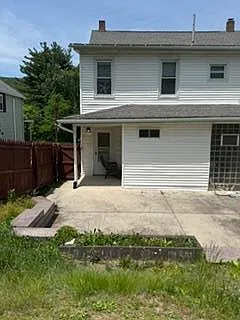 255 E Catawissa St — Photo 3