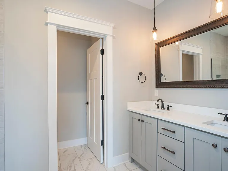 647 James Ave #A — Photo 25