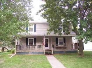 906 52nd St, Moline, IL 61265