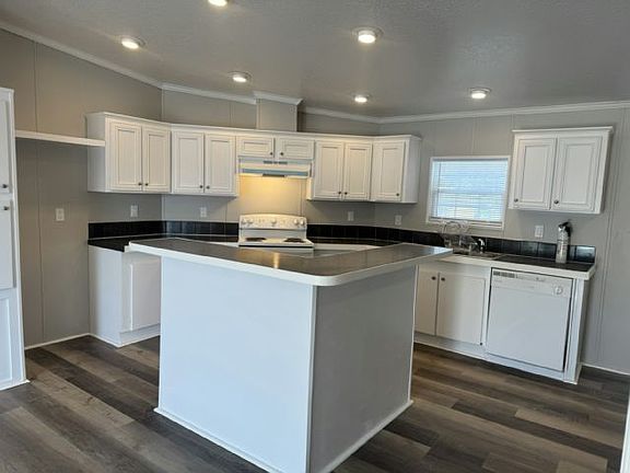 3rd image of 9430 Paradise Dr #31