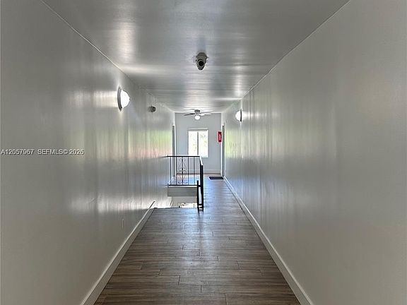4th image of 2500 NE 192nd St APT 6