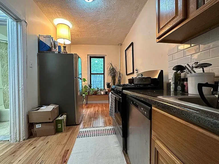 560 Audubon Ave #1R — Photo 6