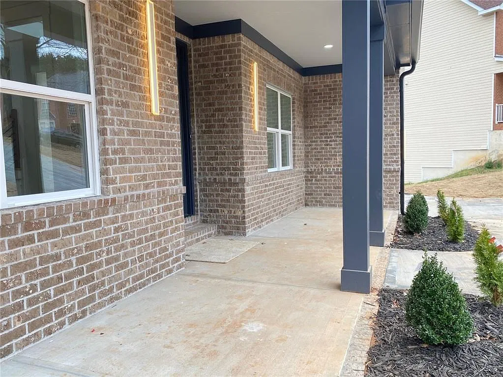 5 bed, 5.5 bath, 3452 sqft, $4,200 — Photo 2