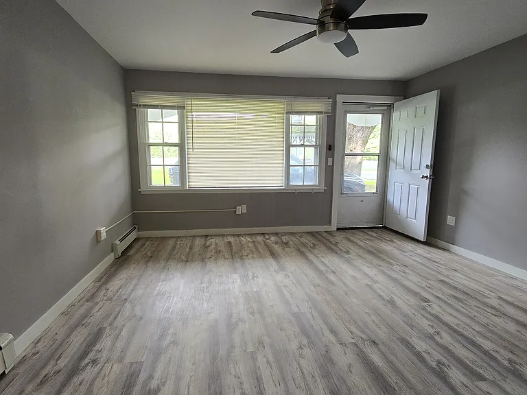 416 Old Claremont Rd #4 — Photo 8