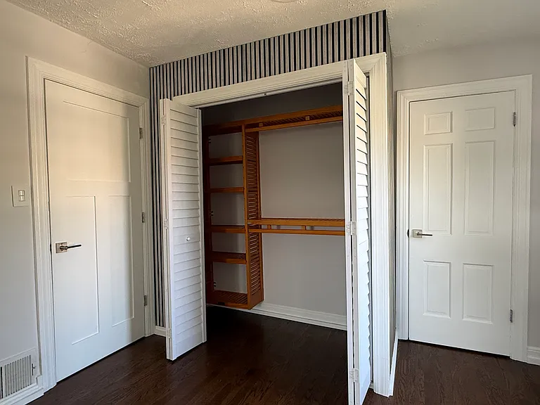 6414 N Christiana Ave — Photo 2