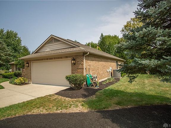 3rd image of 290 Lairwood Dr