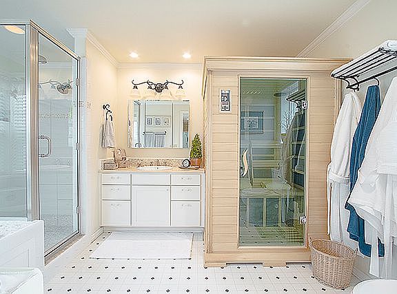 4th image of 1303 NW Washington Blvd