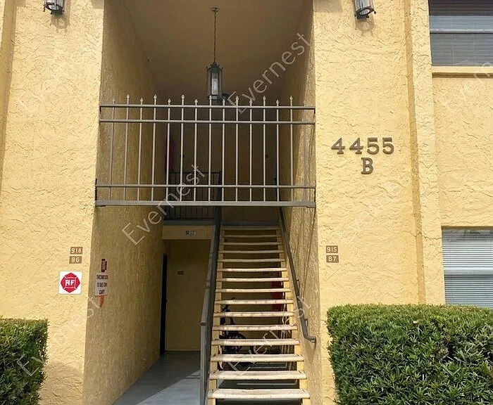 4455 38th Ter N #B15 — Photo 1