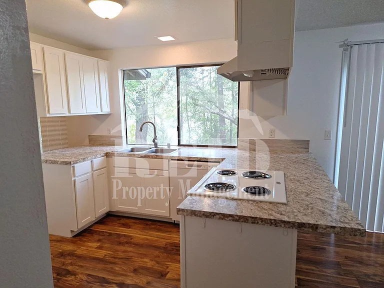 5300 Alameda St SW — Photo 11