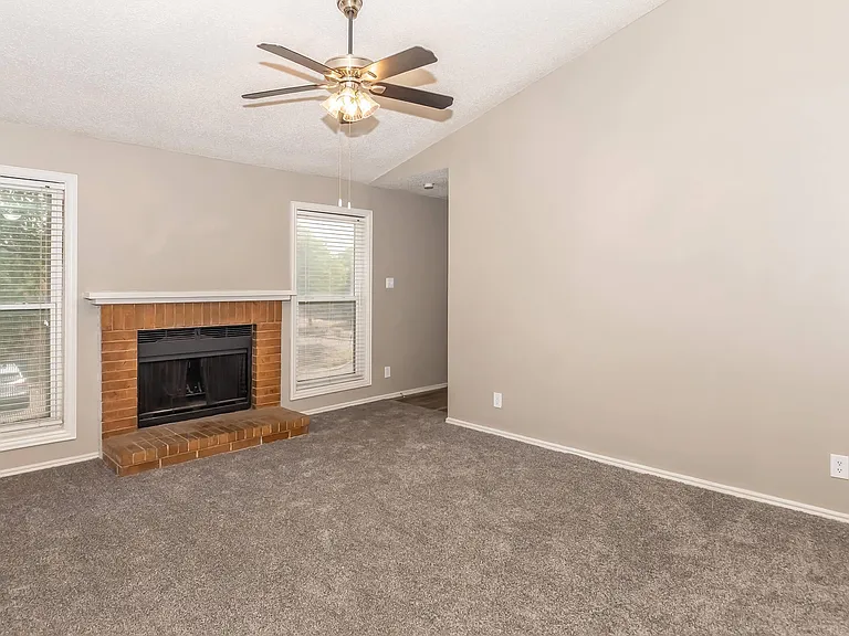 District West — Photo 31