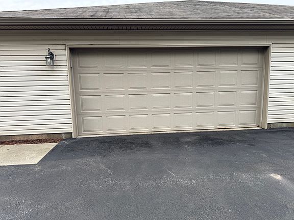 5th image of 120 Arlington Dr