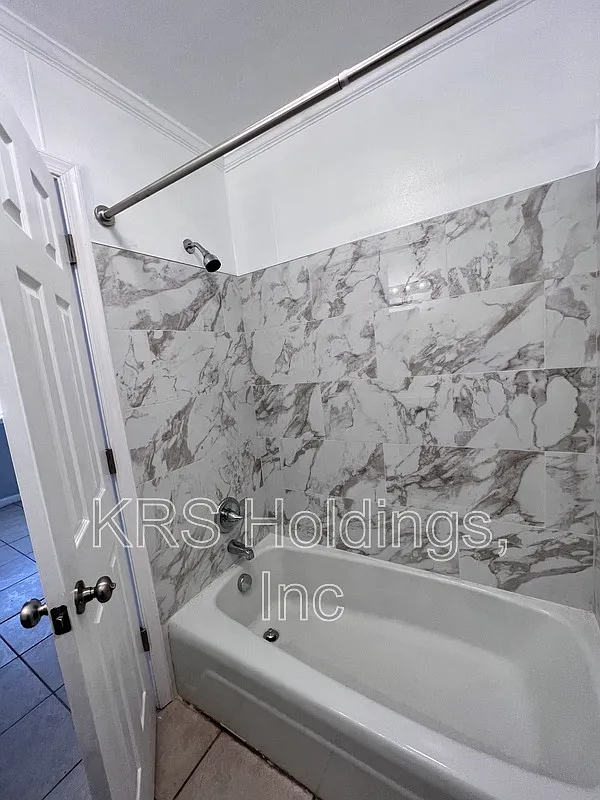 1 bed, 1.0 bath, 689 sqft, $1,295 — Photo 3