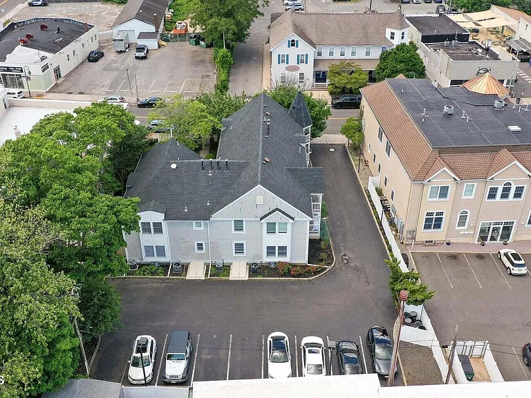 606 Bay Ave #6 — Photo 26