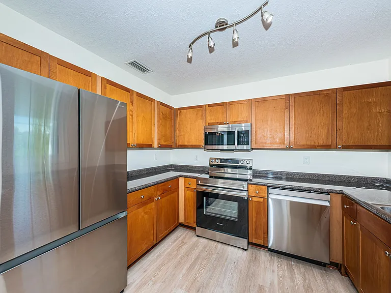 251 Pompano Dr SE #D — Photo 3