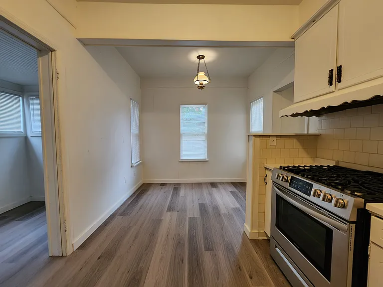 1946 NW 15th Streetmain House — Photo 15