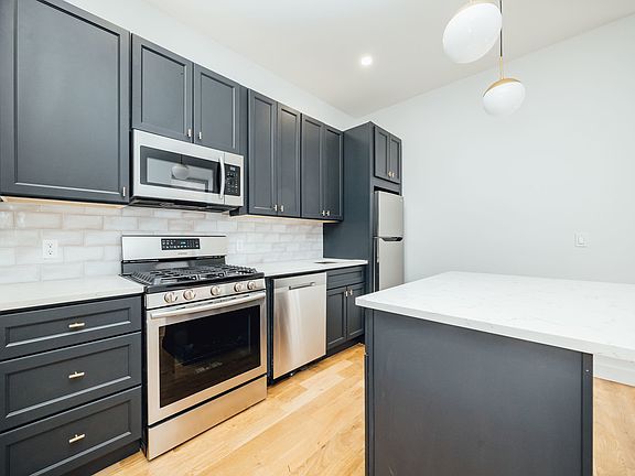 3rd image of 562A Morgan Ave #3L