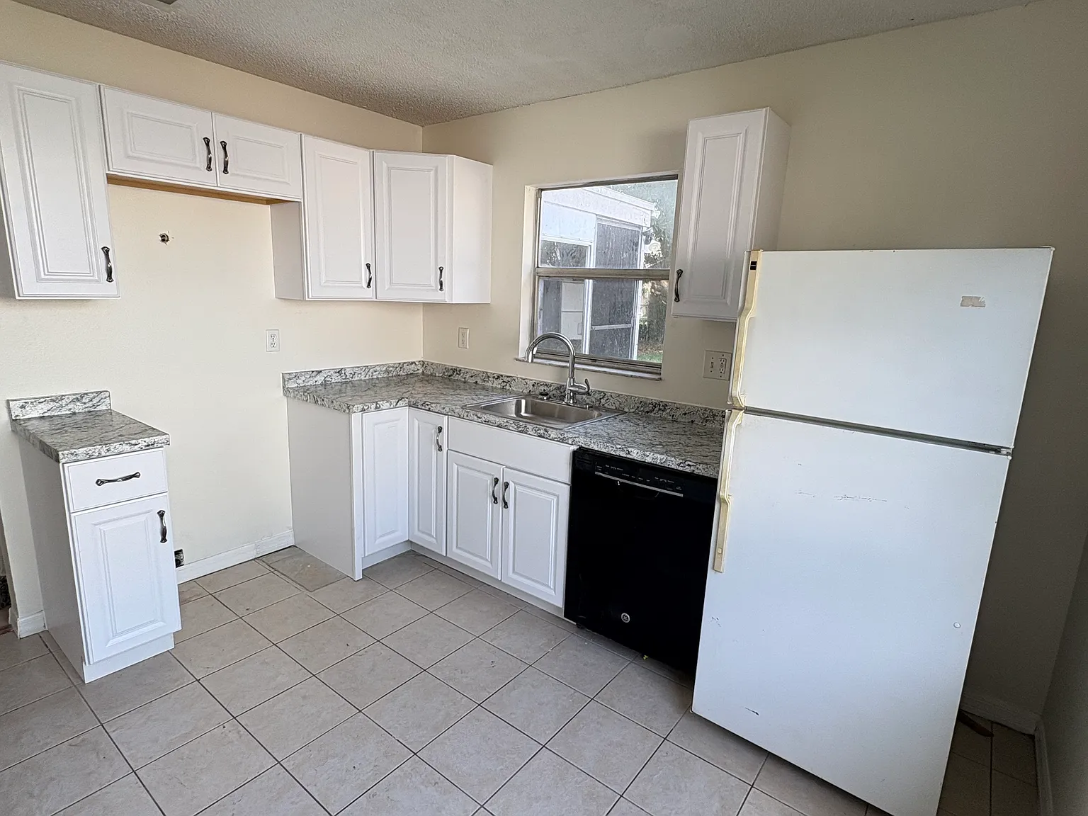 2 bed, 858 sqft, $1,395 — Photo 4