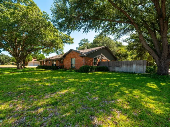 6115 Meredith Ln, Edgecliff Village, TX 76134