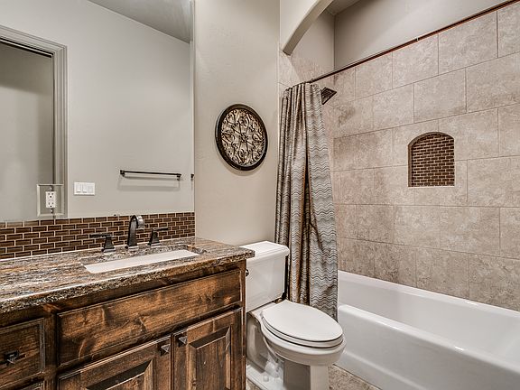 4th image of 431 Blue Creek Dr