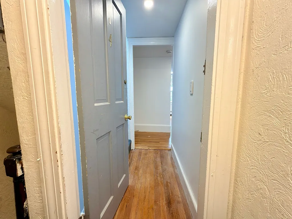 2 bed, 2.0 bath, 700 sqft, $3,795 — Photo 2