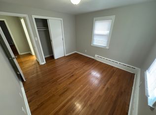 641 Newhall St, Hamden, CT 06517