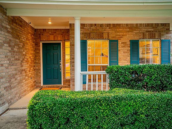 5th image of 708 Coomes Pl