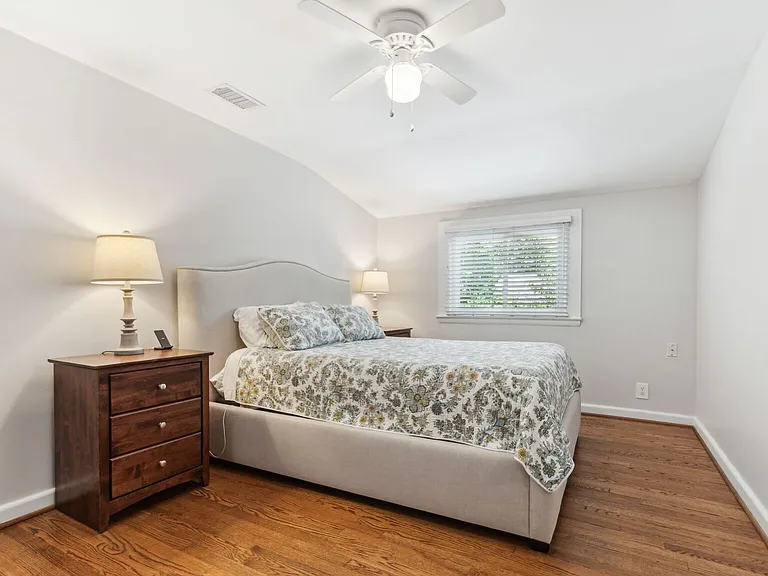 9909 Gardiner Ave — Photo 19