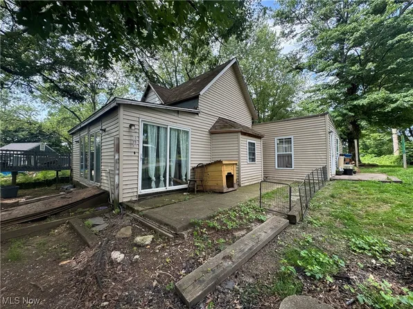 604 Pear Dr, Akron, OH 44319
