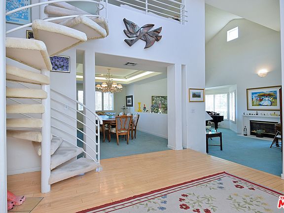 5th image of 12841 Bloomfield St Unit 301