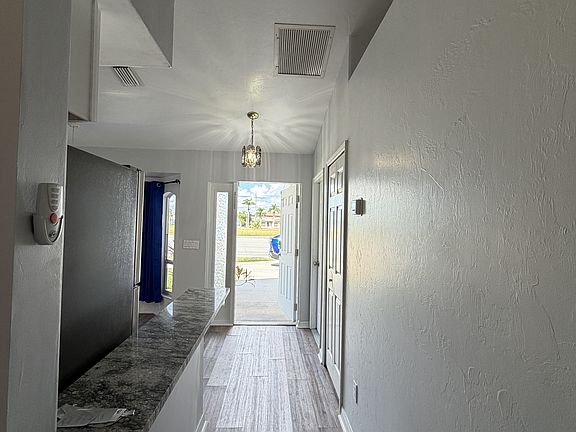 4th image of 1418 Cape Coral Pkwy W