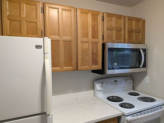 3rd image of 22717 Lakeview Dr APT A10