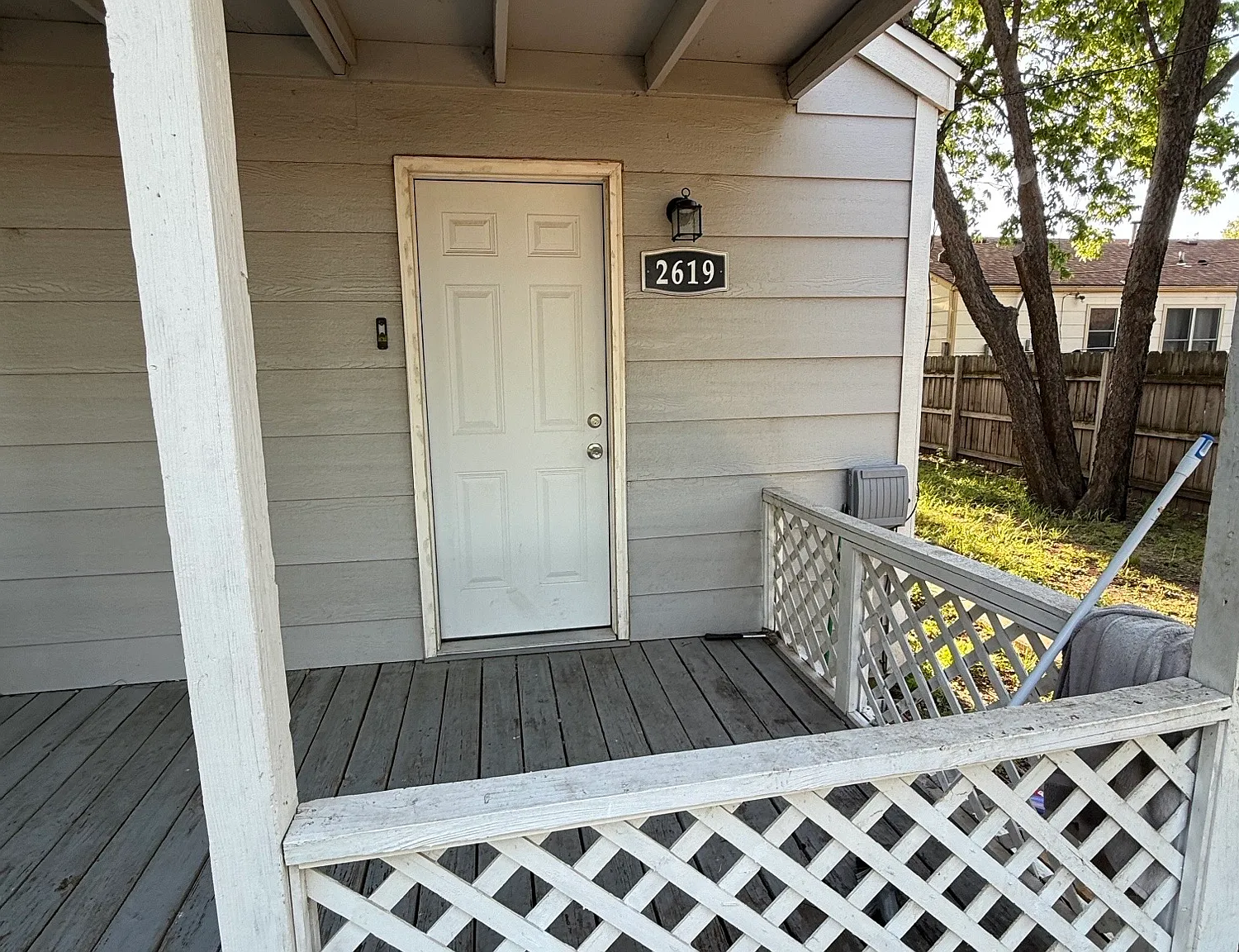 2 bed, 700 sqft, $900 — Photo 2