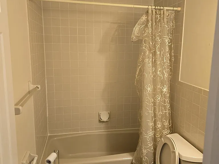 709 Kennedy Dr — Photo 10
