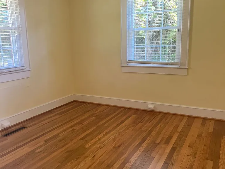 407 Janie St — Photo 10