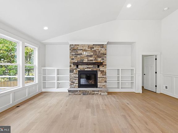 3rd image of 25 Fisher Ln