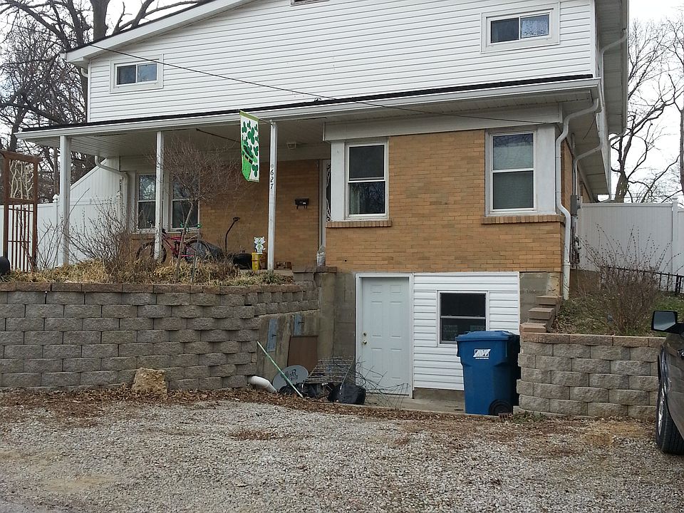 1st image of 627 W Schuetz St