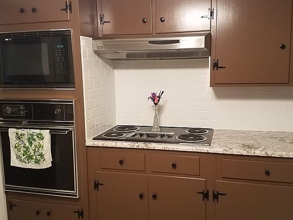 2nd image of 323 Saint Mary St