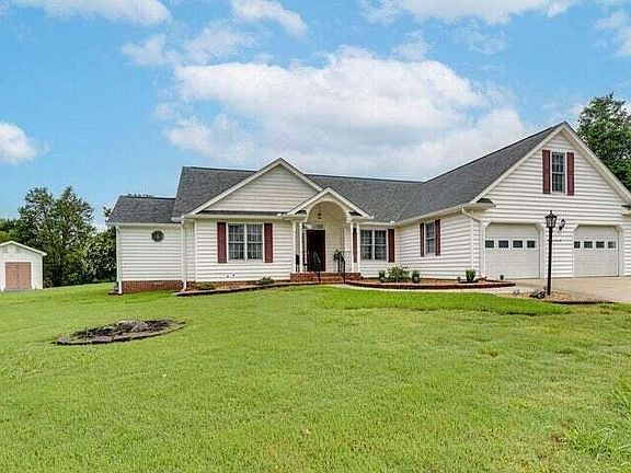 2nd image of 131 Marylyn Ct NE
