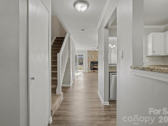 2nd image of 8221 Circle Tree Ln