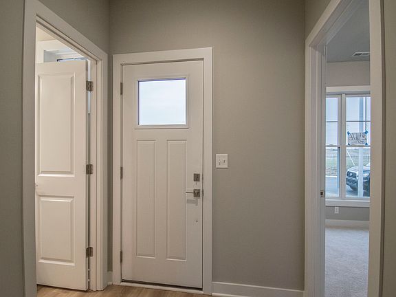 5th image of 2476 Watson Cir