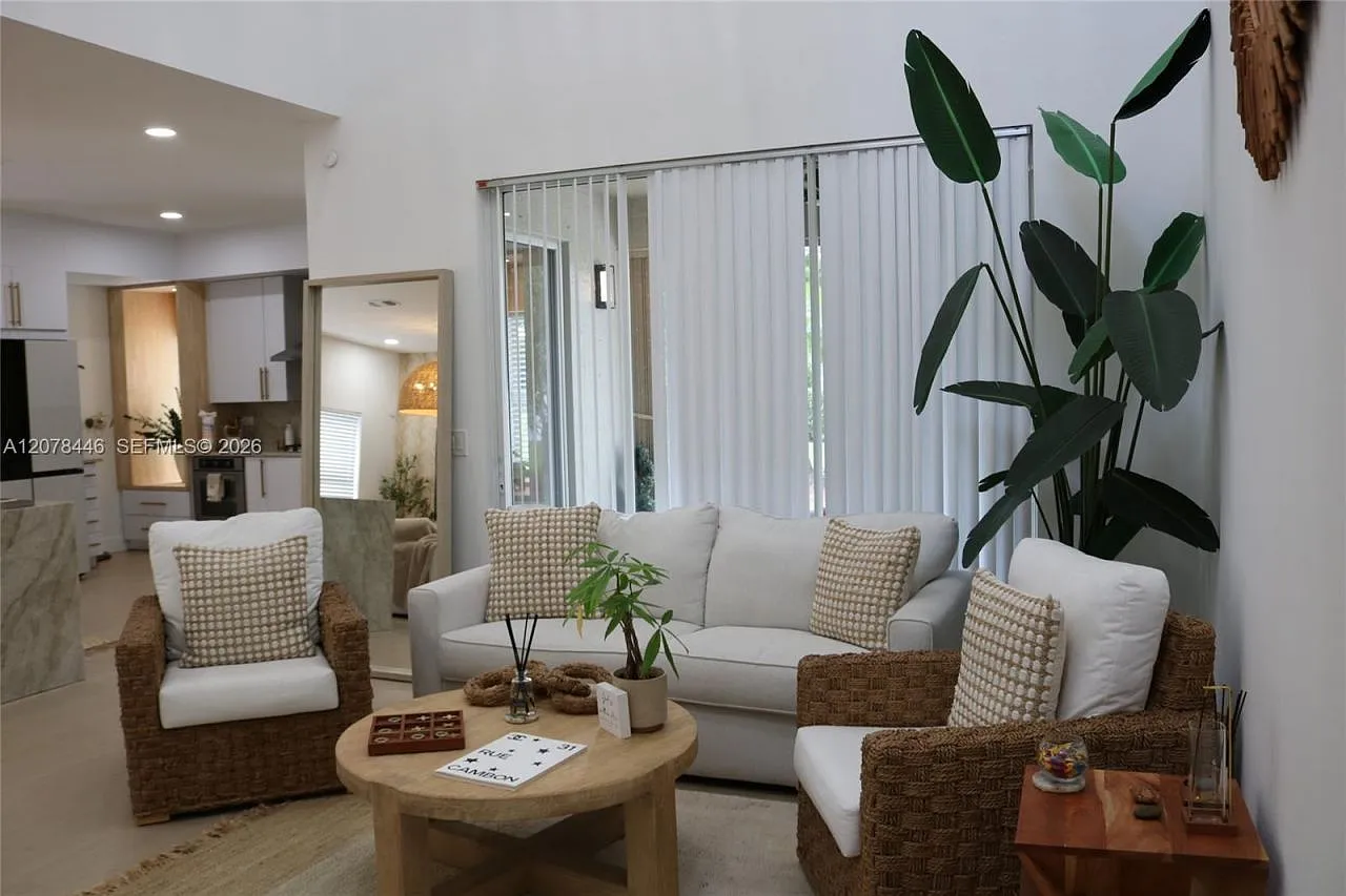 3 bed, 2.5 bath, 1820 sqft, $4,100 — Photo 4