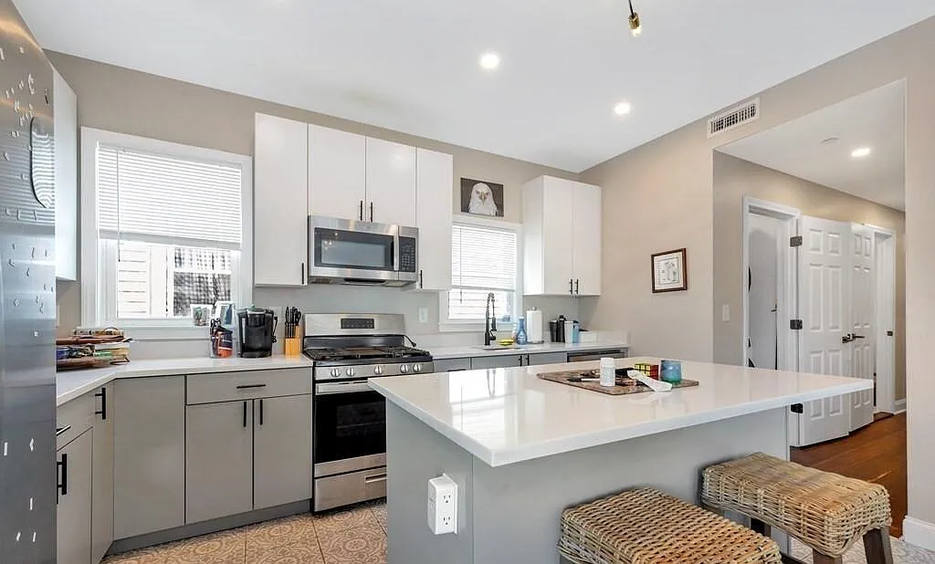 3 bed, 9999 sqft, $4,000 — Photo 4