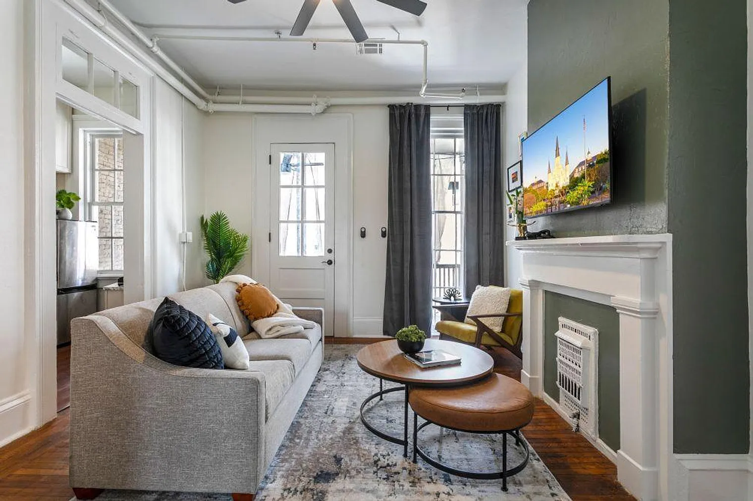 3 bed, 3.0 bath, 1593 sqft, $9,845 — Photo 3