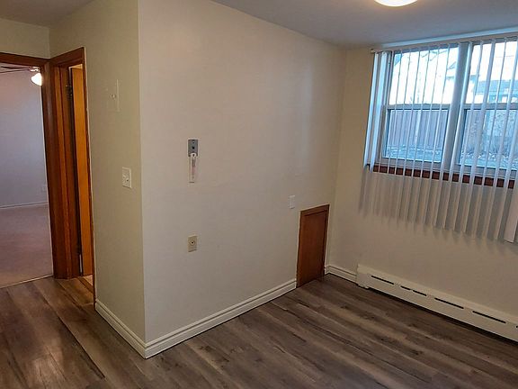 5th image of 25 Wheeler St S APT 1R