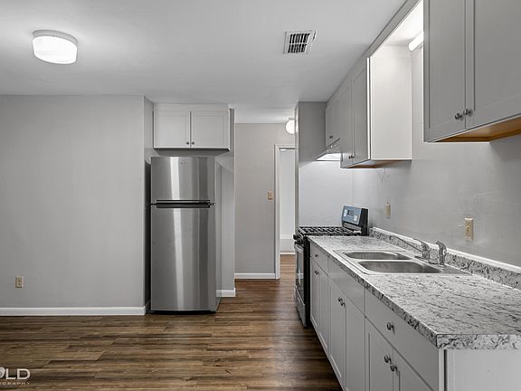 3rd image of 4708 Kennedy Dr