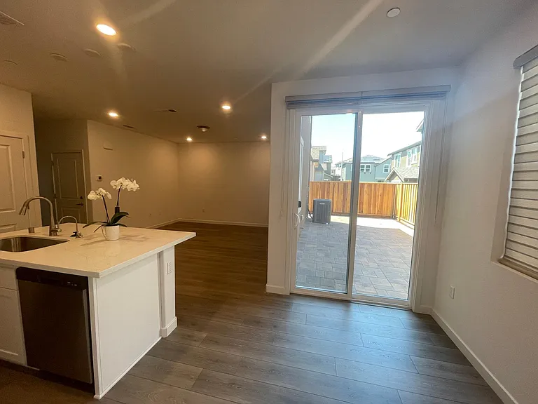 801 Verdant Ln — Photo 31