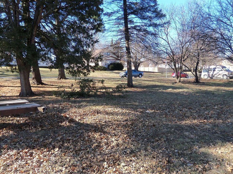 2nd image of 409 W 9th St