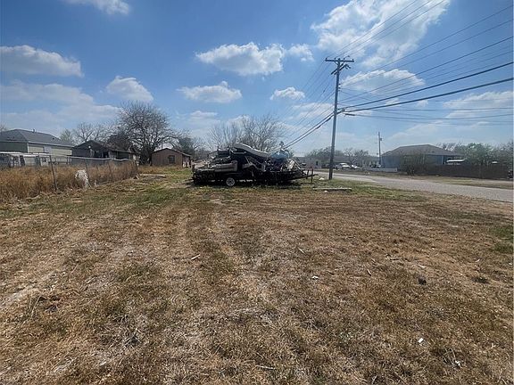 3rd image of 1040 Nebraska St